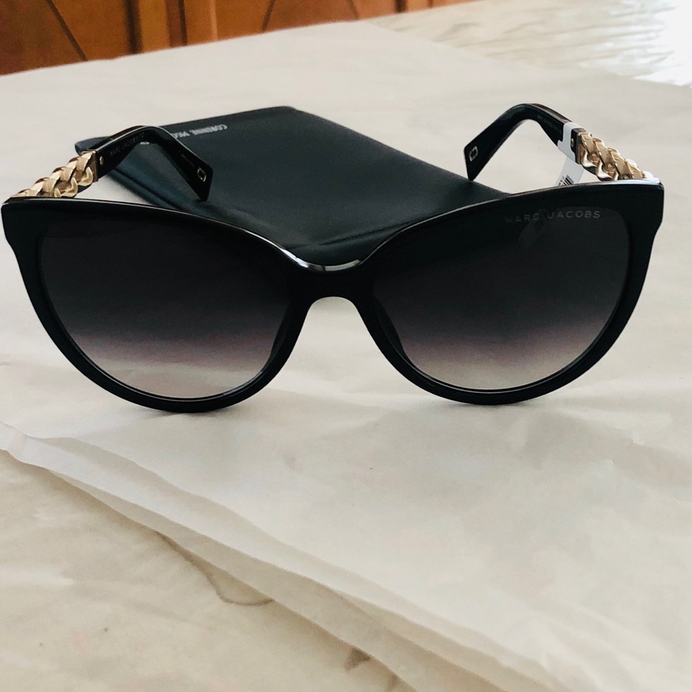 NWT Marc Jacobs cat eye sunglasses with case